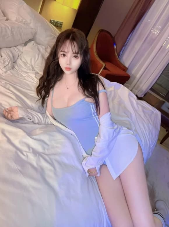 上海妹子胸大又软换了N个姿势射出