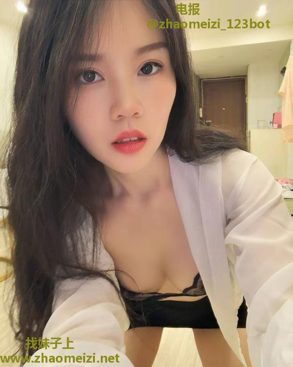 第一炮就给小骚妹口出来了