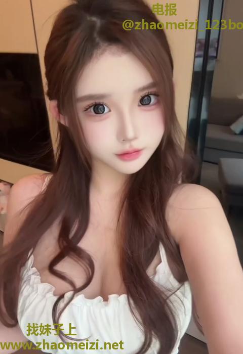 上海极品小妖精主动舌吻