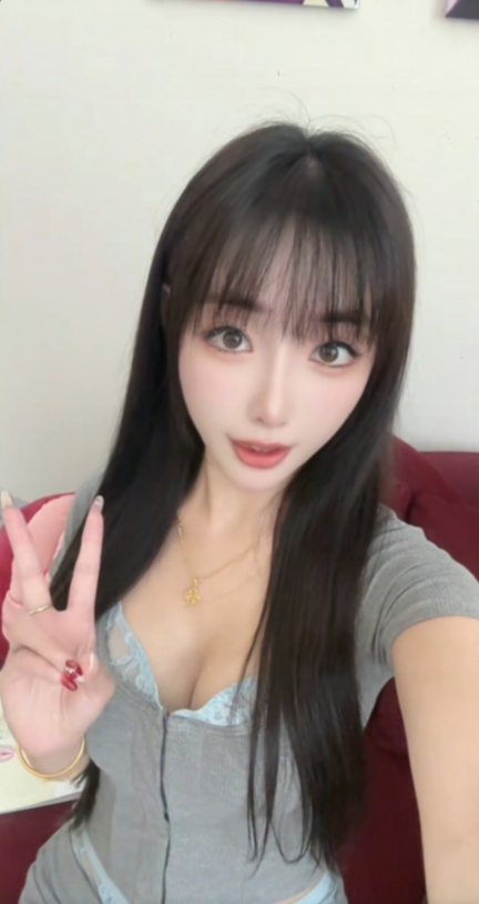 小嫩鸡粉嫩身体勾人心魂