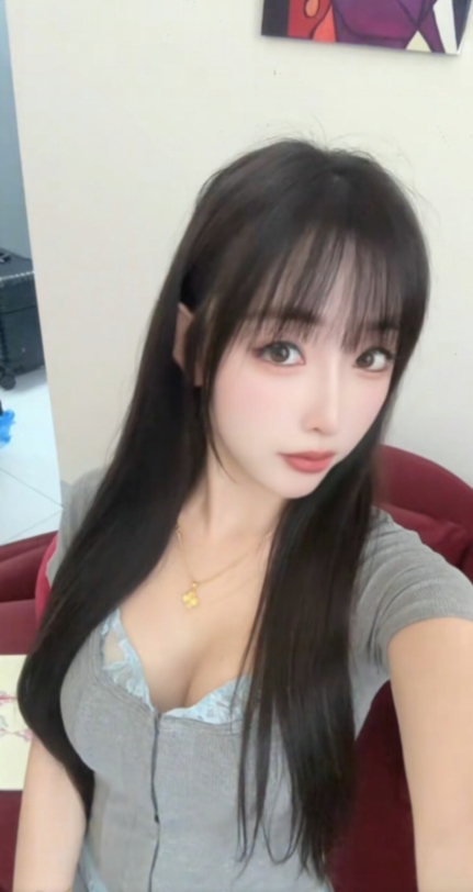 小嫩鸡粉嫩身体勾人心魂