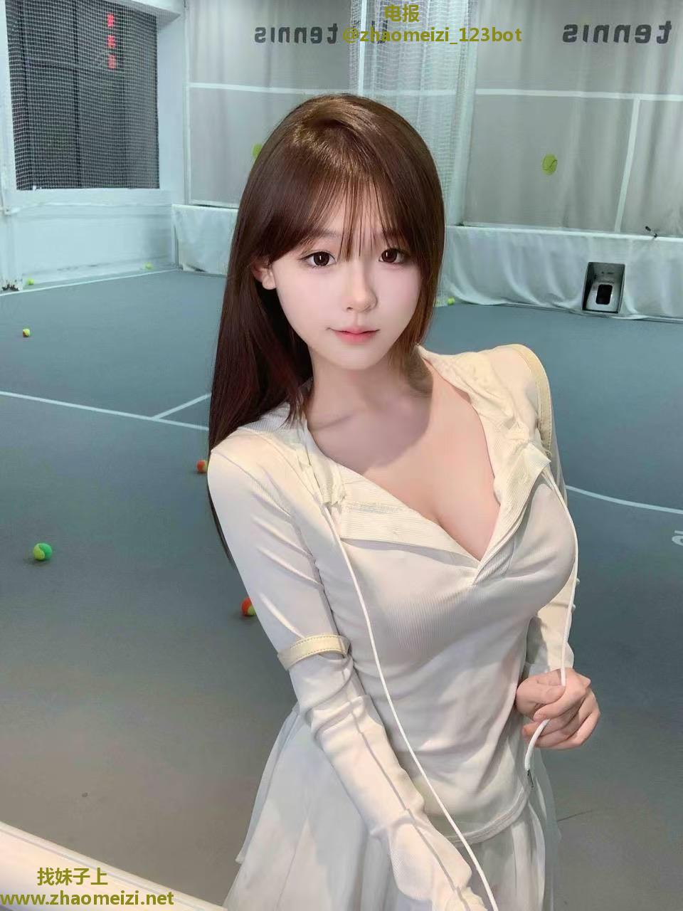 成都气质嫩妹，三点粉嫩