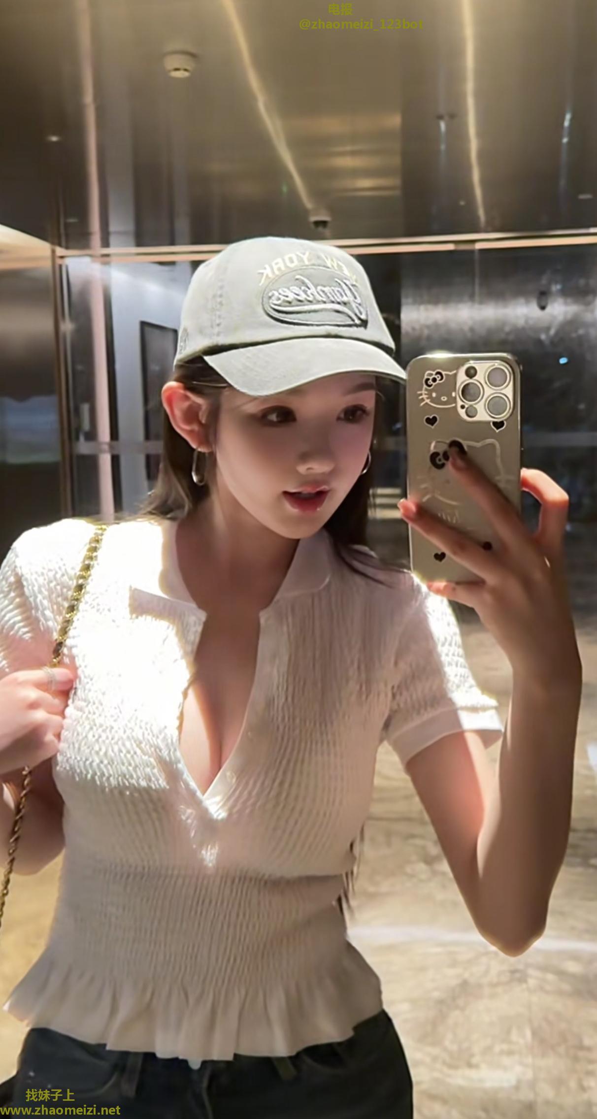 浦东嫩妹优优大C奶户型一线天
