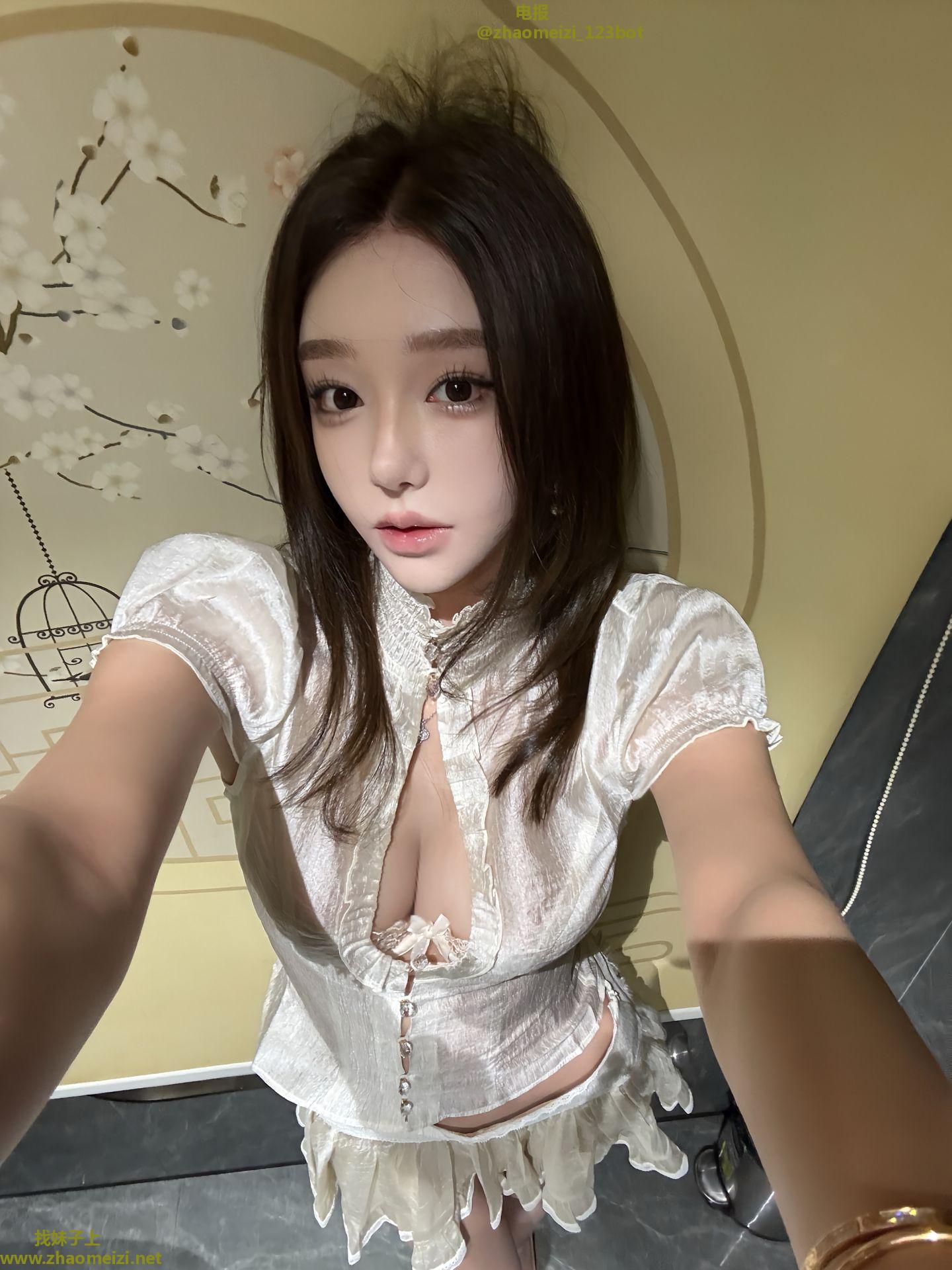 闵行嫩妞身材哇塞吃屌很爽
