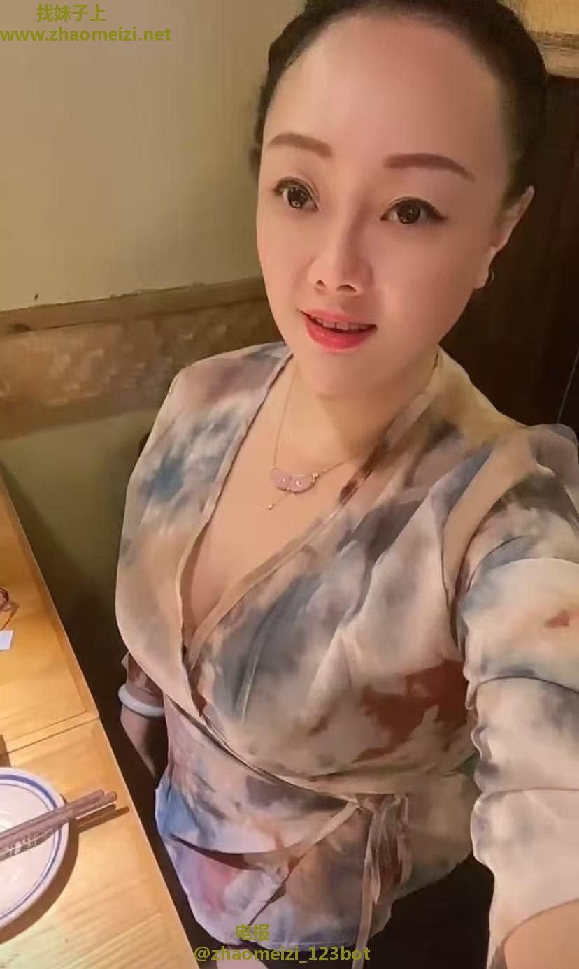 8张超值性爱，舞蹈老师给我大秀一字马