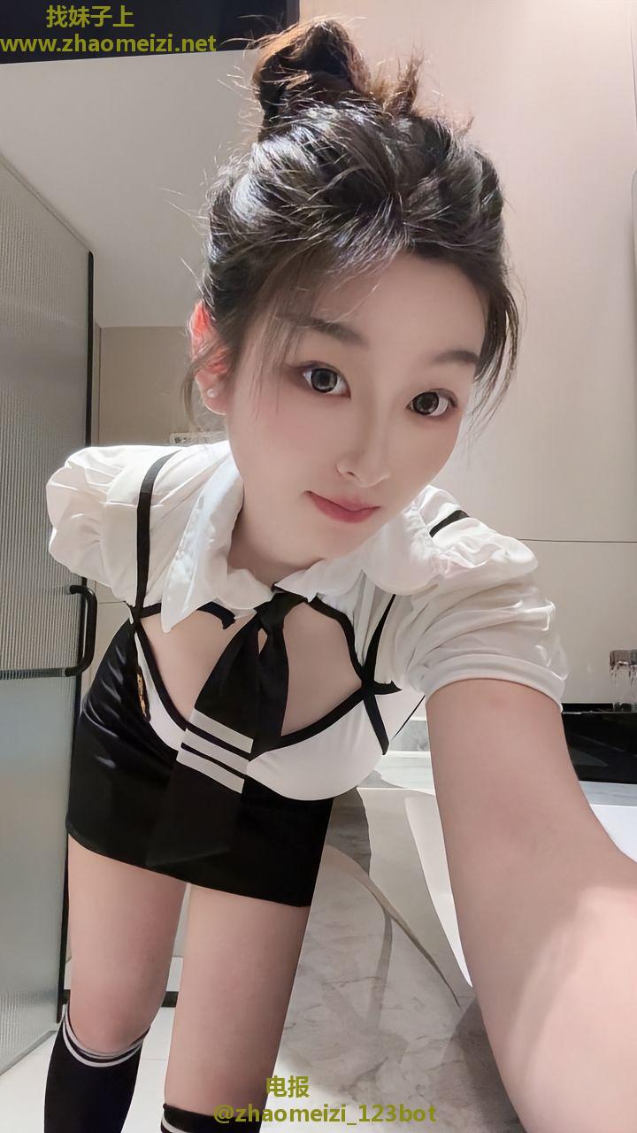木瓜奶小骚妹狠狠肏