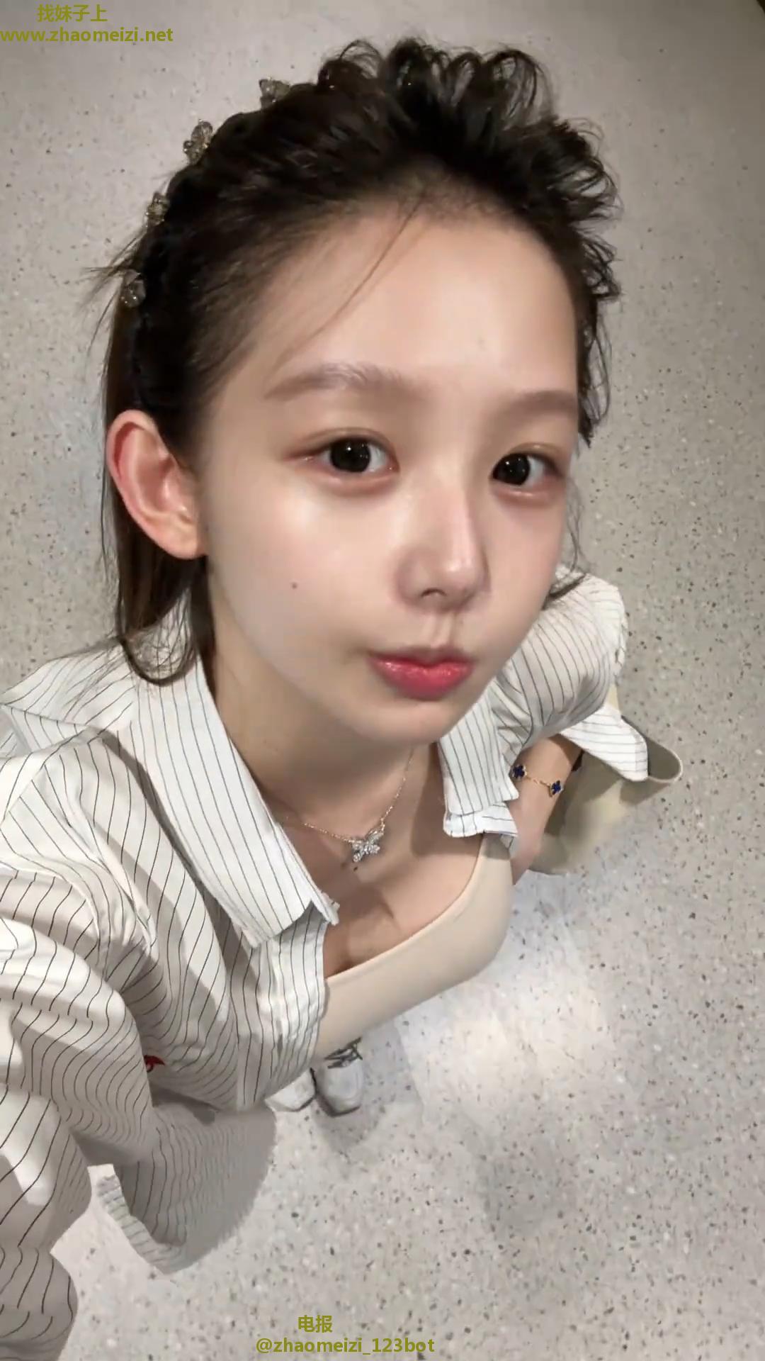 做兼职的学生妹小bb粉嫩嫩