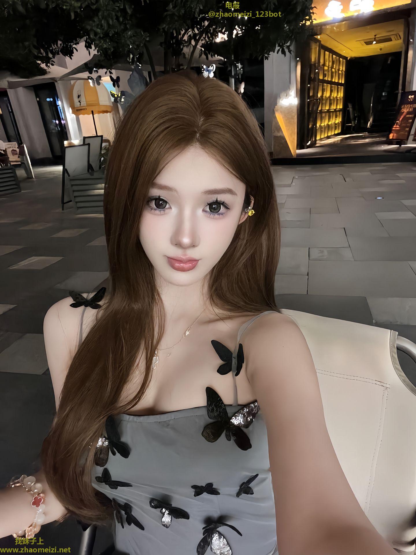 秦淮大奶美女拥有她很性福