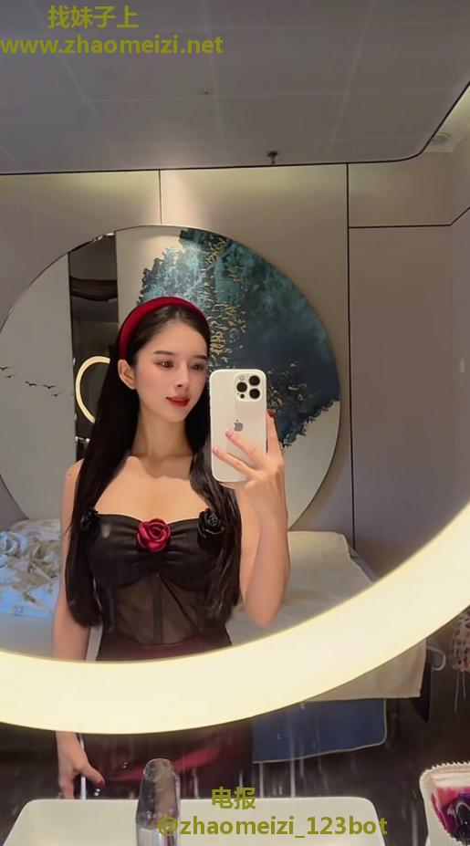 辣妹子技术骚！全身都湿透