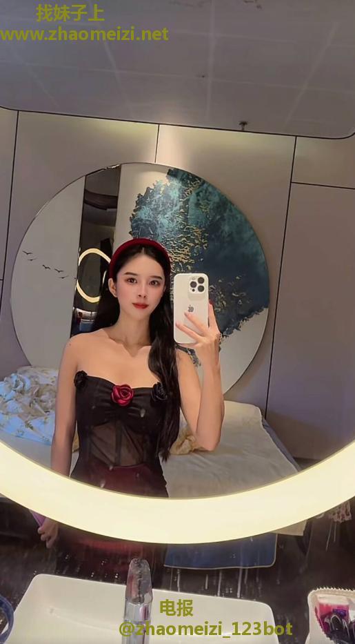 辣妹子技术骚！全身都湿透