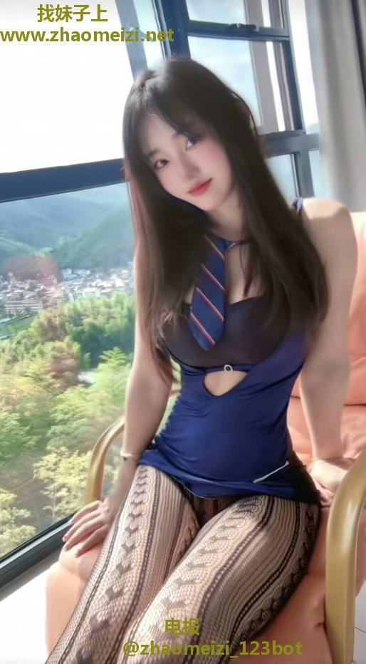 制服丝袜诱惑二弟受不了