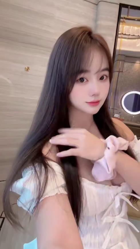 巨乳玩过狼友都说极品