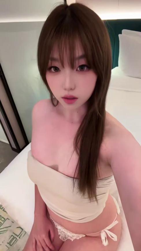 粉鲍忍不住舔了两嘴