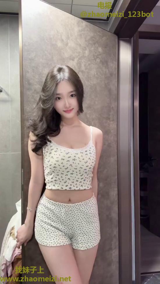 巧鲍鱼粉粉的淫水都是香