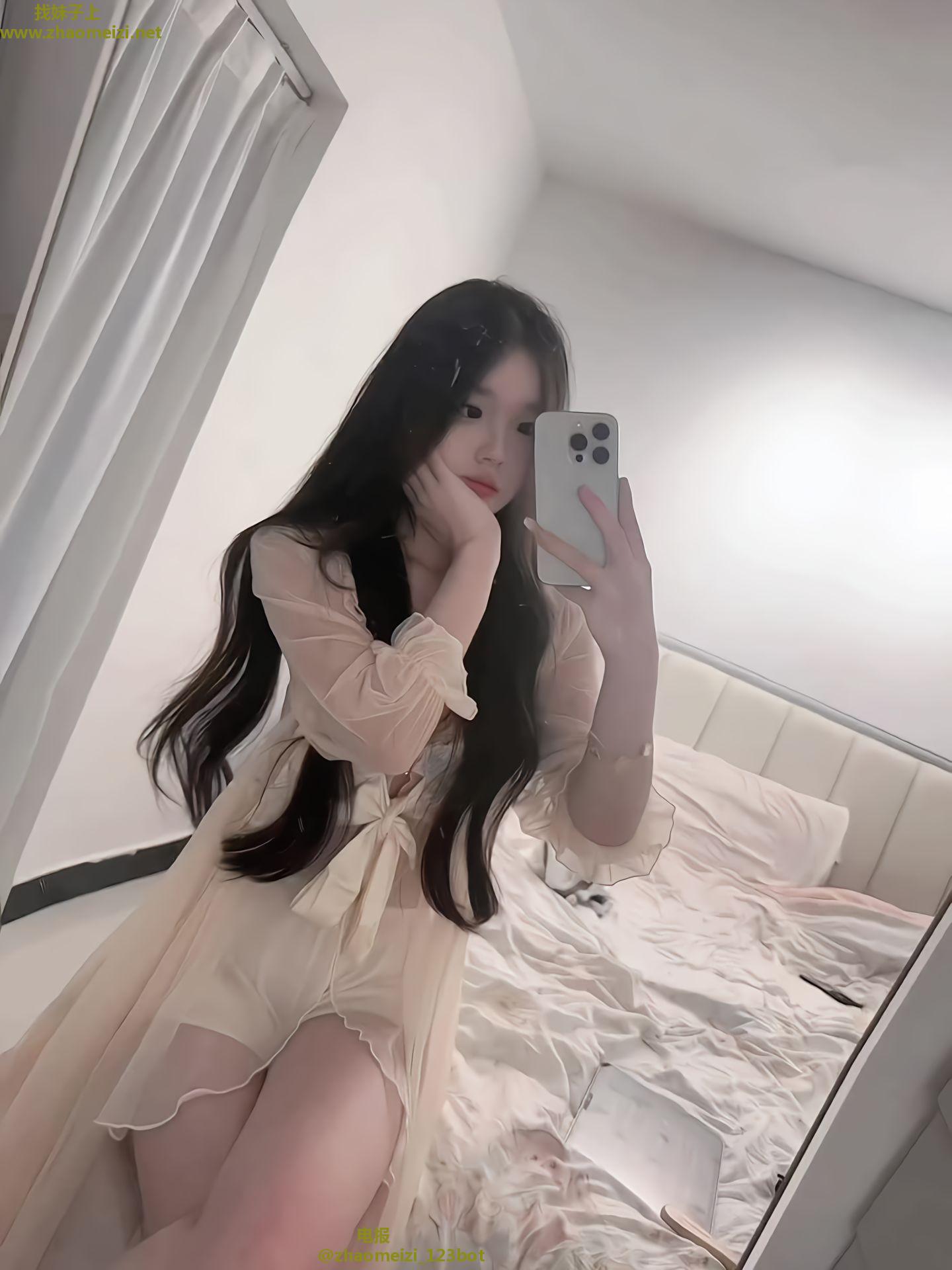 学生妹小玉奶头粉嫩小b紧