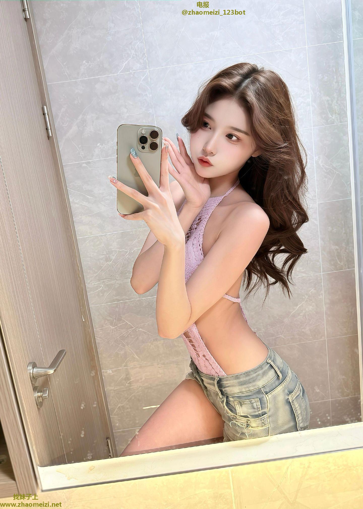 琪琪妹子粉逼C奶玩的开