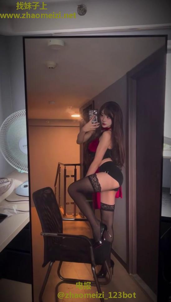 广州妖艳的骚女让人吃不消