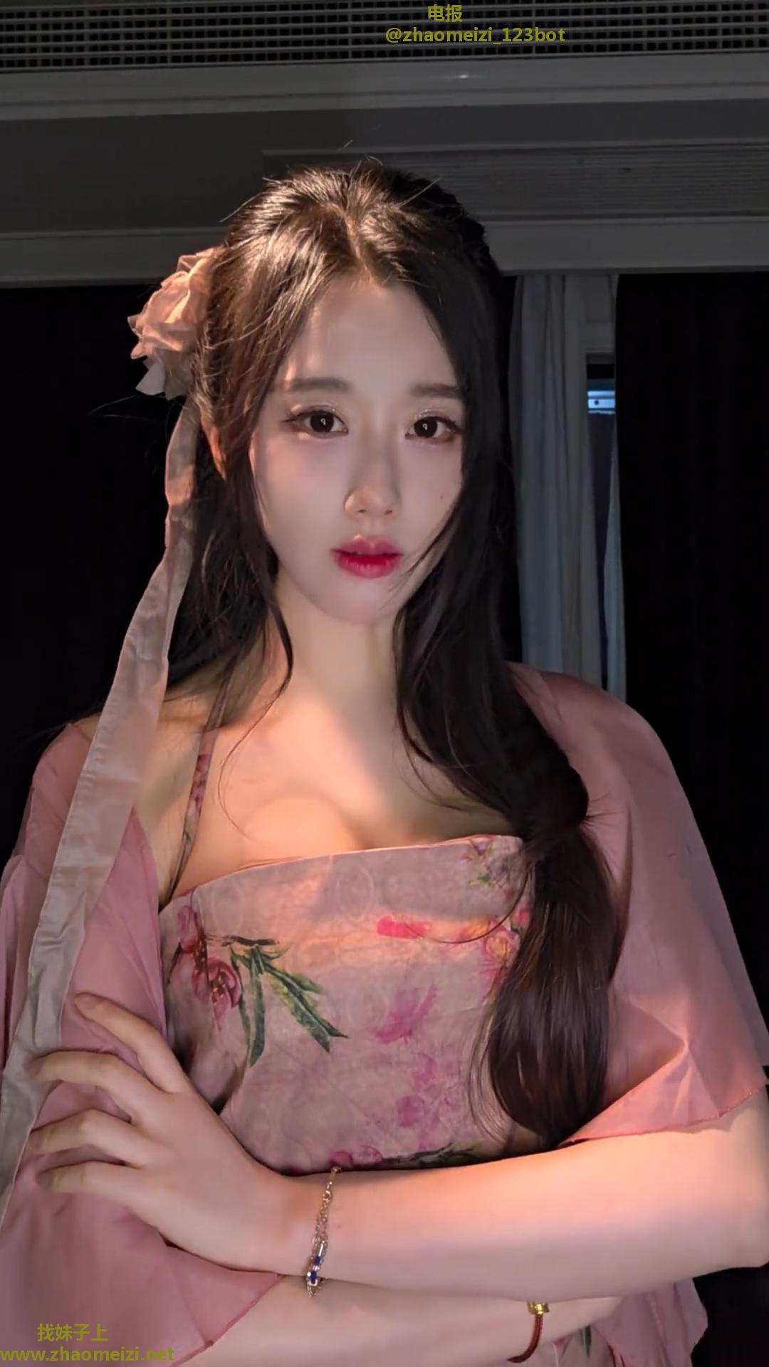 小野模玩的浪叫的骚