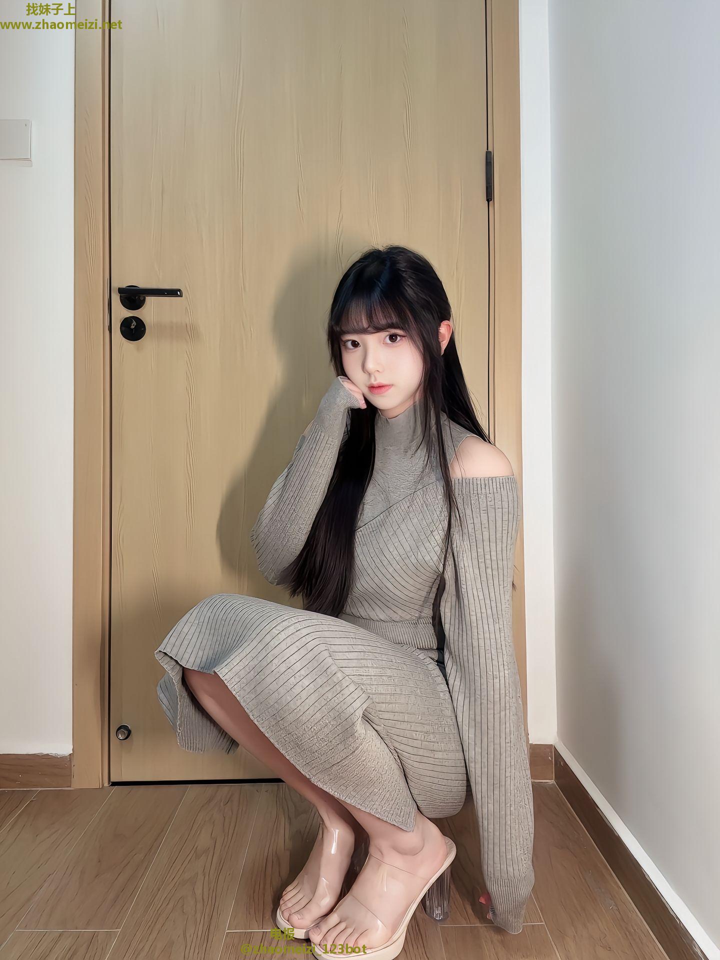 宝藏嫩妹胸大屁股大