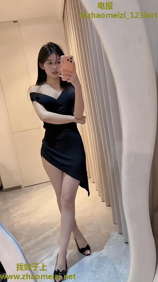 甜妹粉蝴蝶身材正点