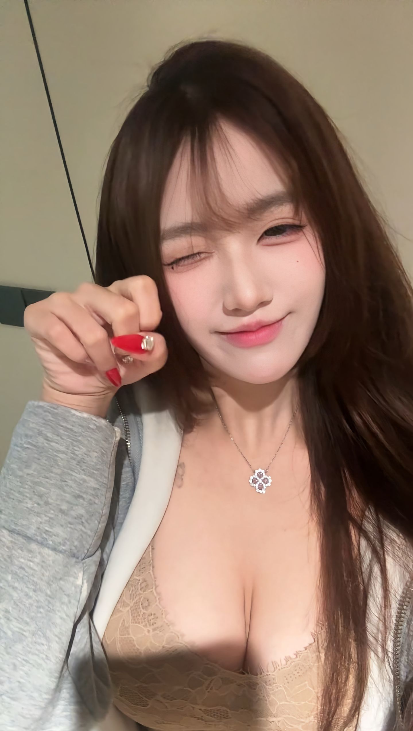 大波妹可以口射了在啪