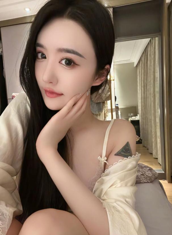 一张骚样脸身体给掏空了