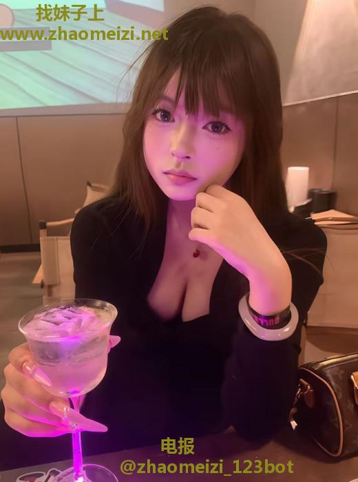 乌鲁身材曲线不错干到她腿软