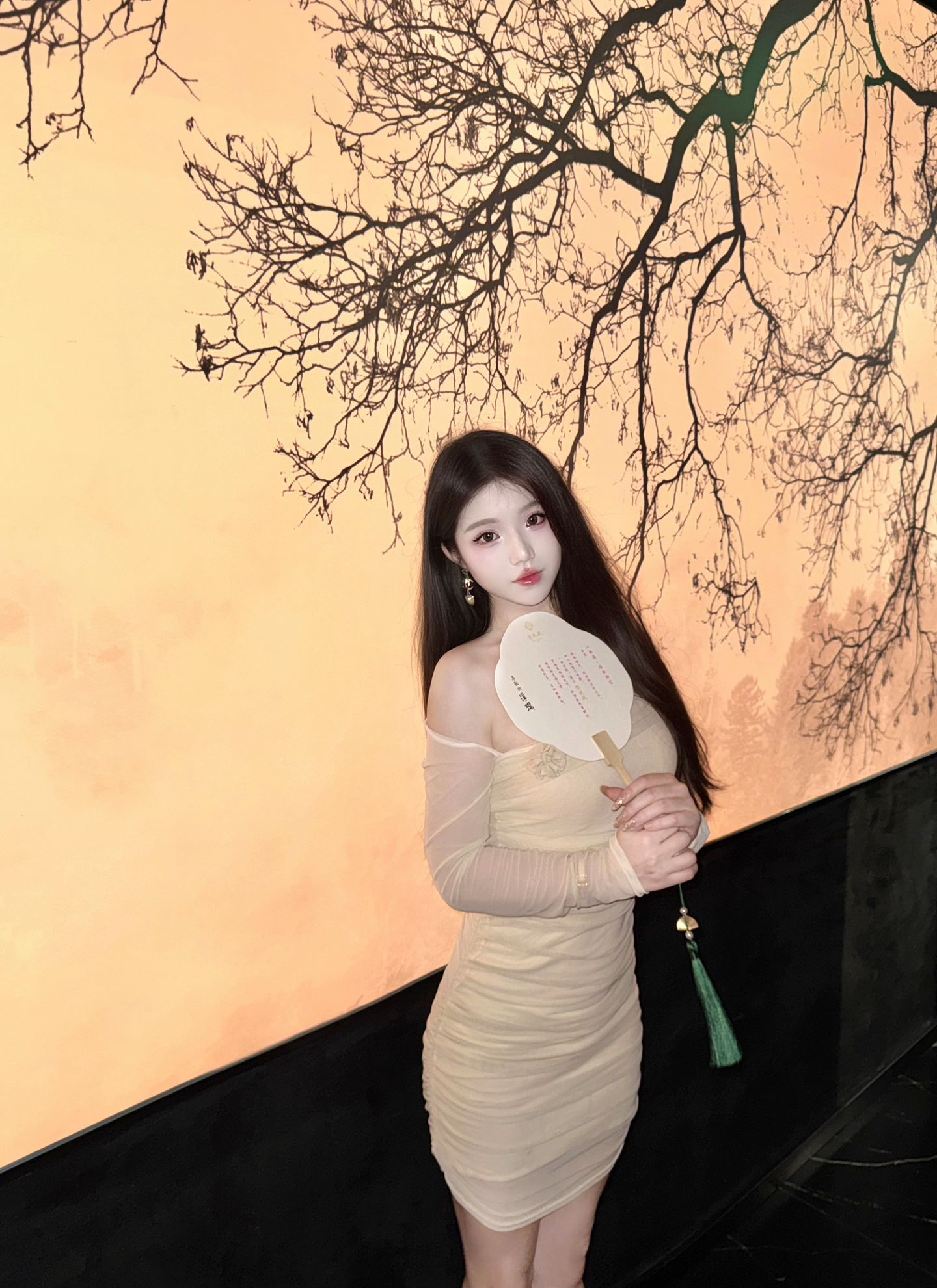 西湖开课性感大奶妹