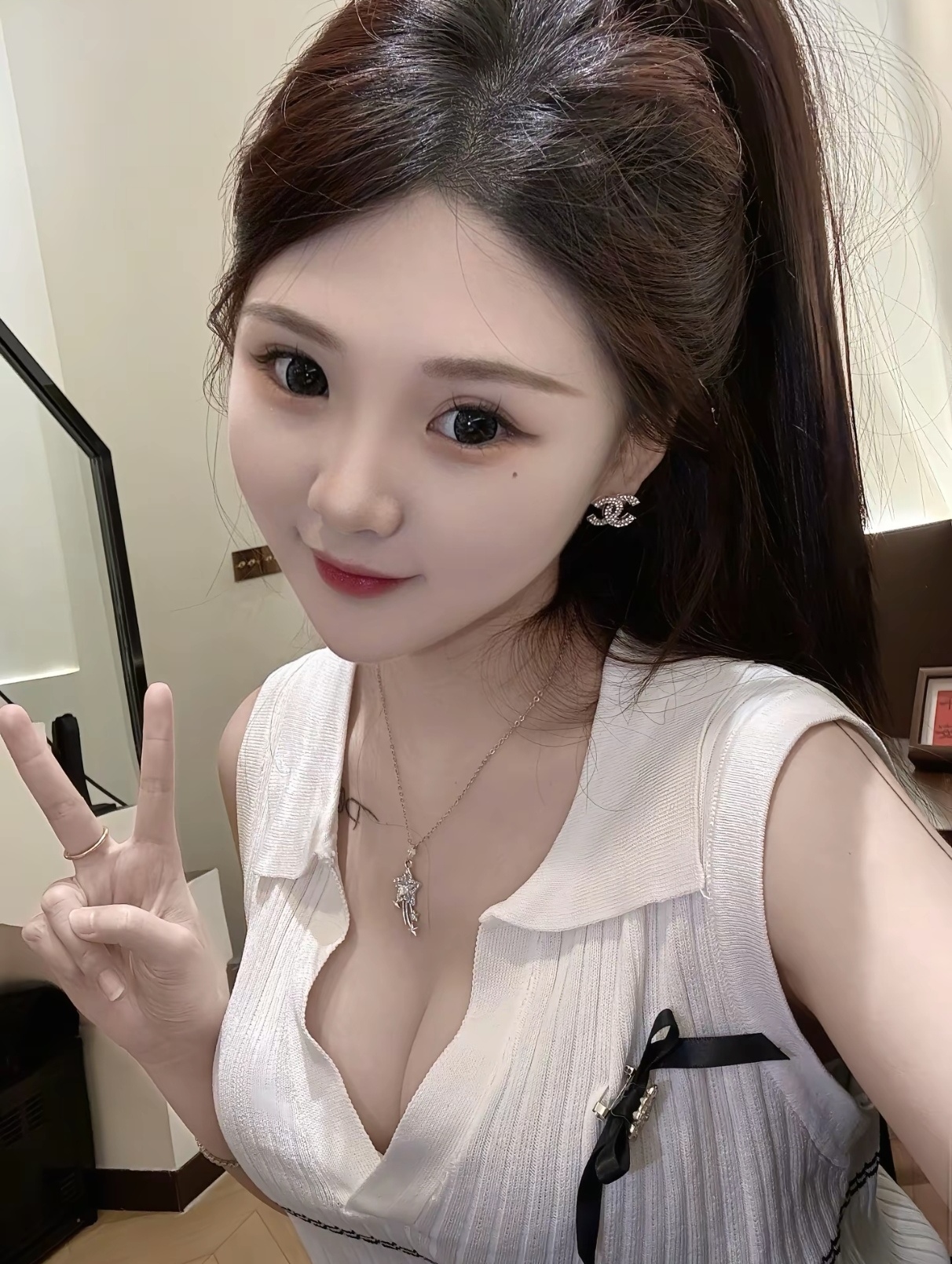 雁塔开大课小骚妹会榨汁