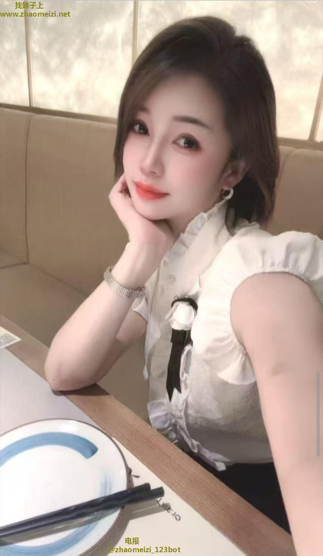 服务系御姐气质佳