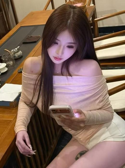 重庆这么极品的妞在我身下浪