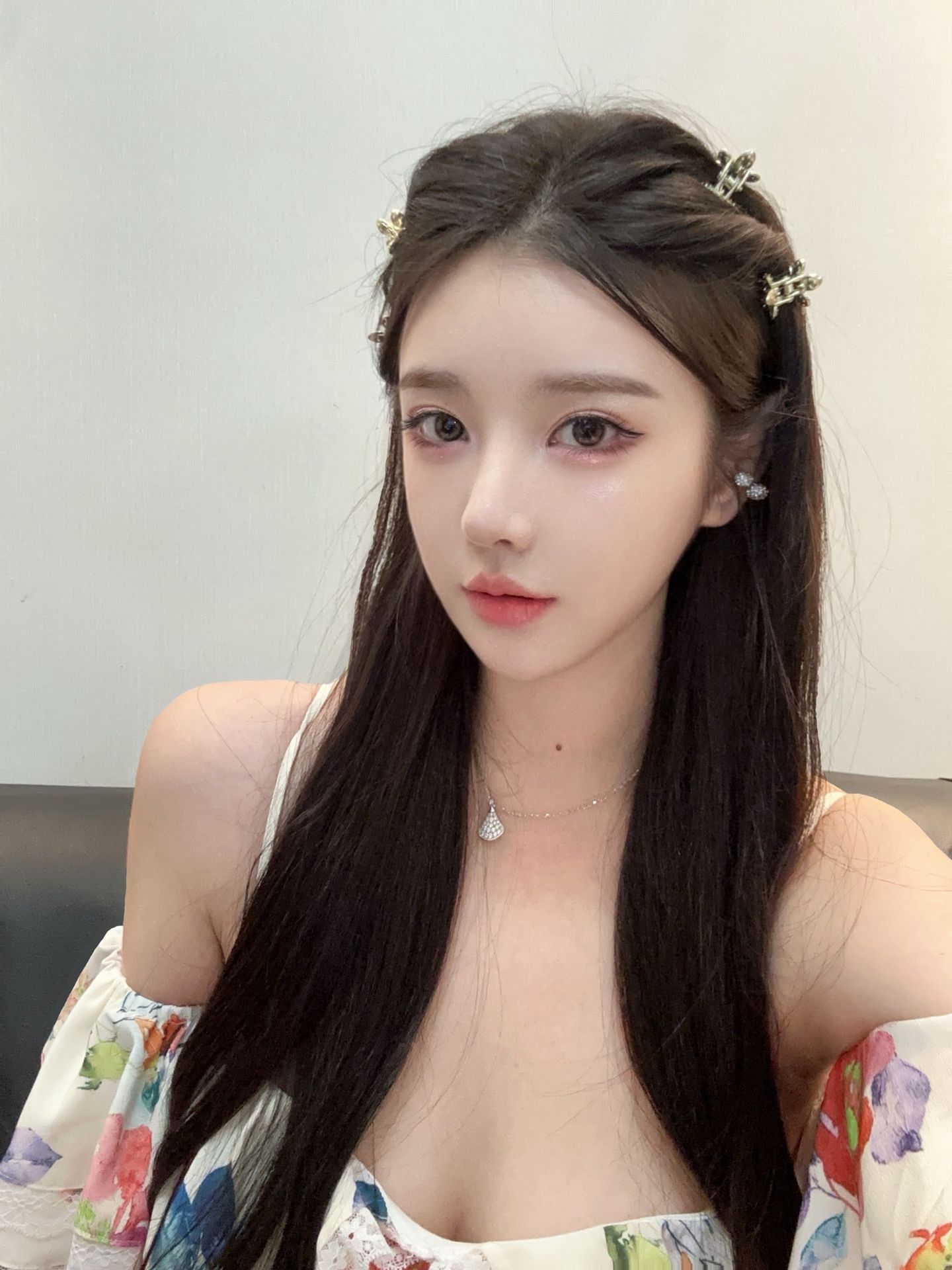 小瑜美女玩的浪叫的骚