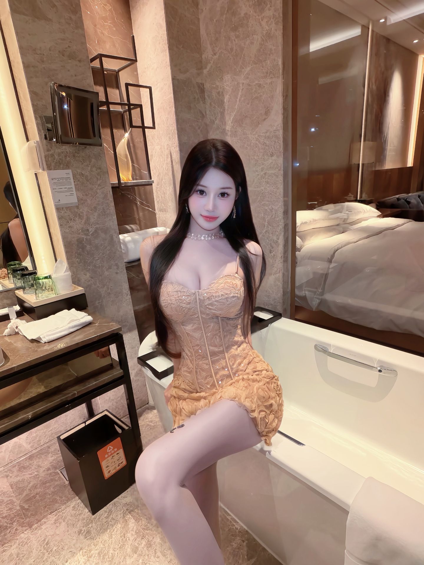 朝阳小美女奶大有浴缸啪