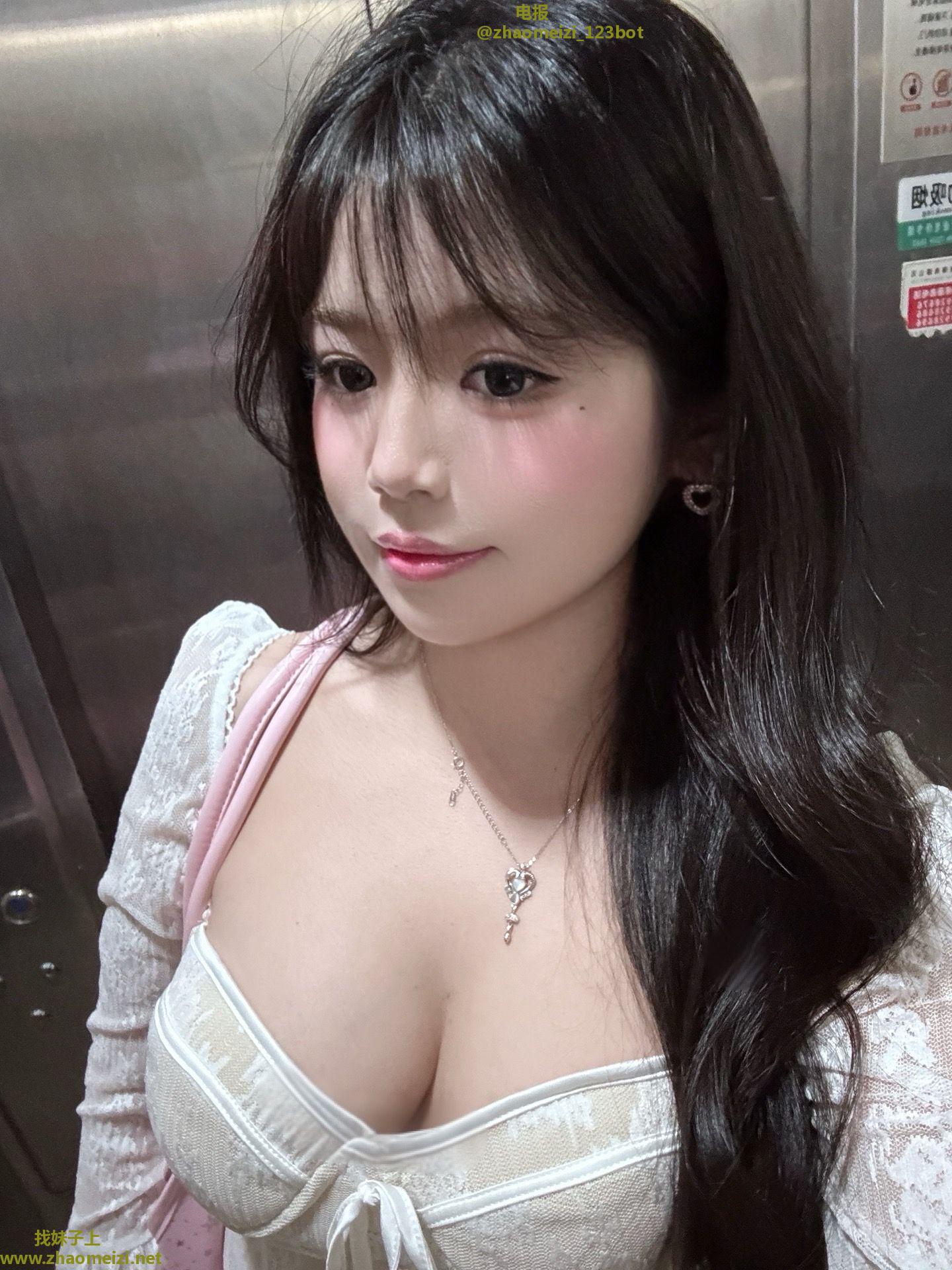 嫩妹妹深入交流