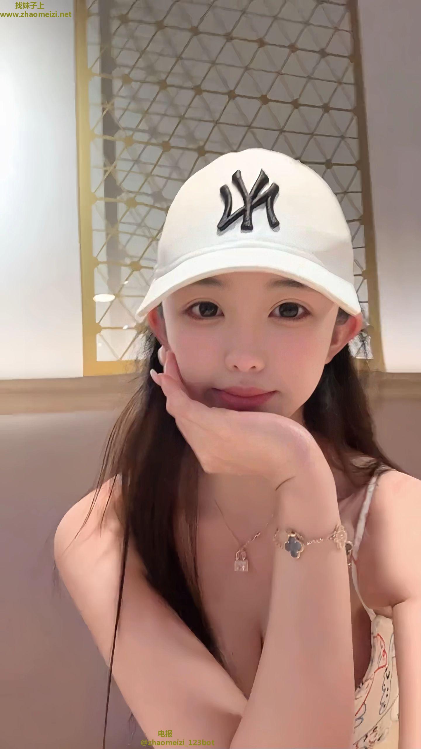大胸美女露露销魂的很