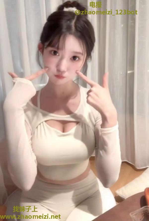 兼职小奶妹养眼迷人