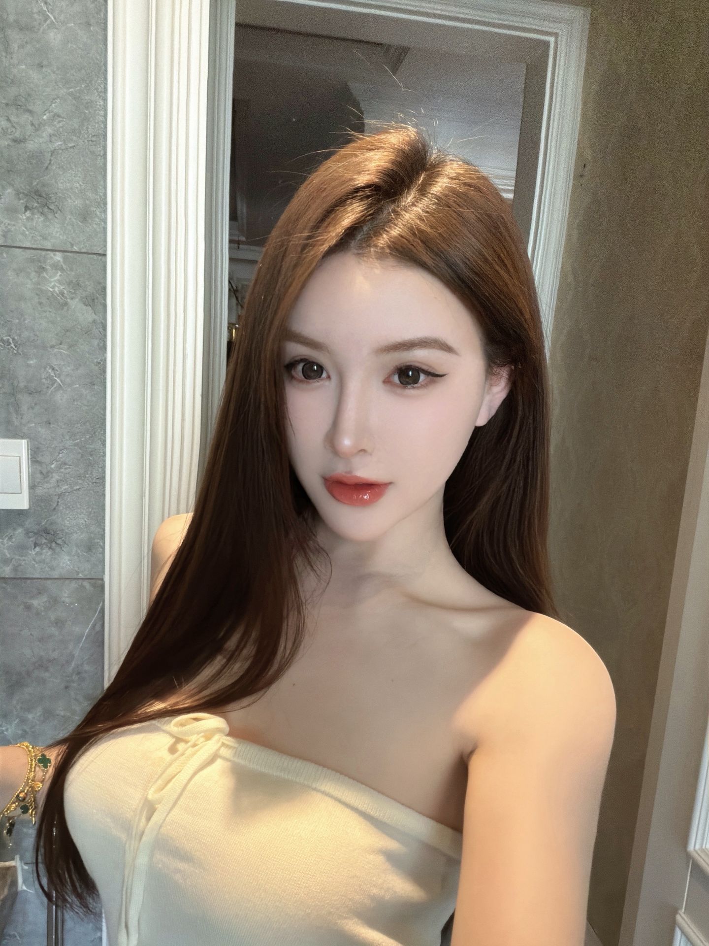嫩模梦梦胯下玩物