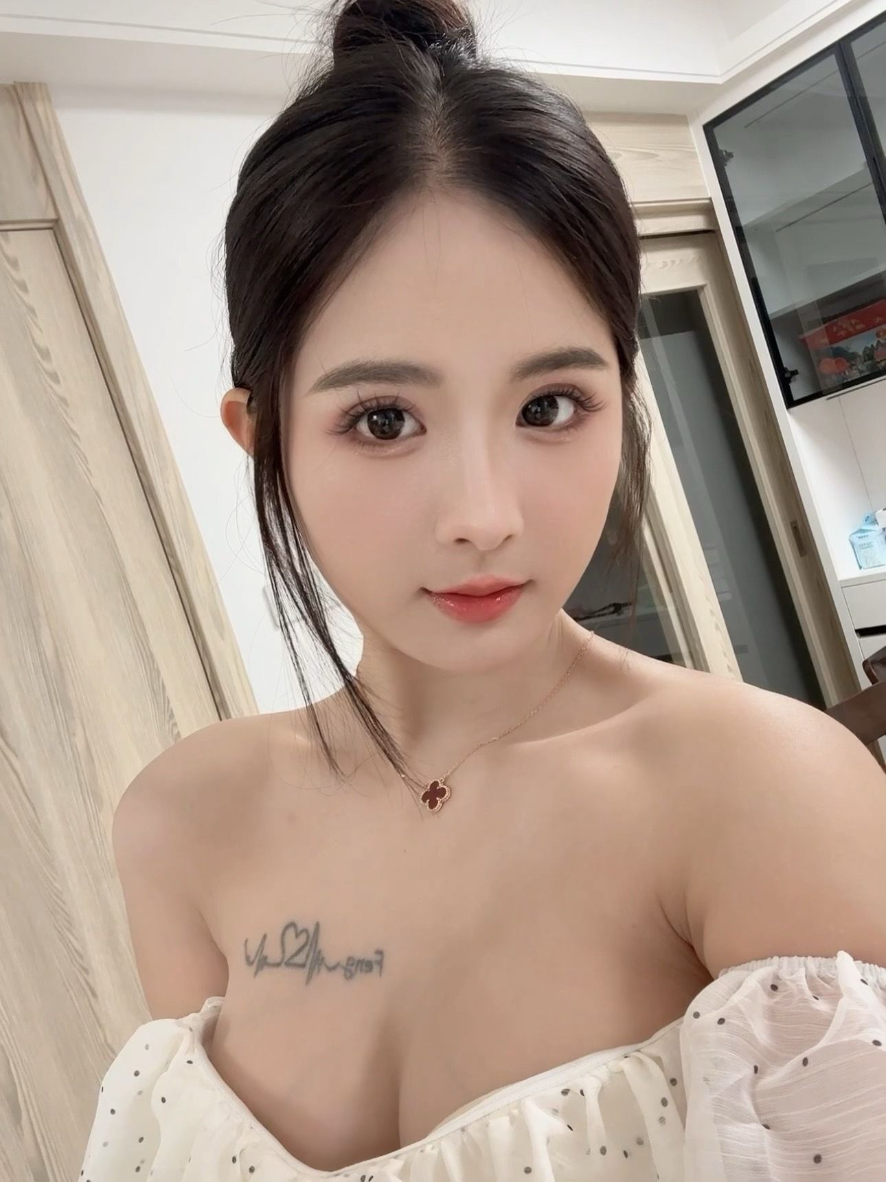 大胸小姐姐做大活很爽