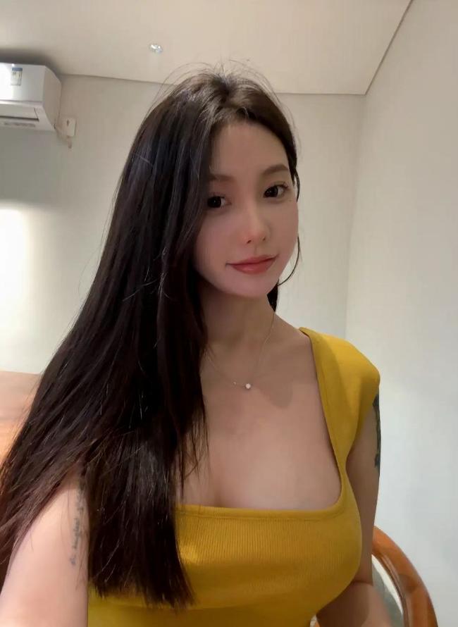  幺妹火辣身材让人饥渴难耐
