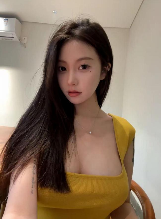  幺妹火辣身材让人饥渴难耐