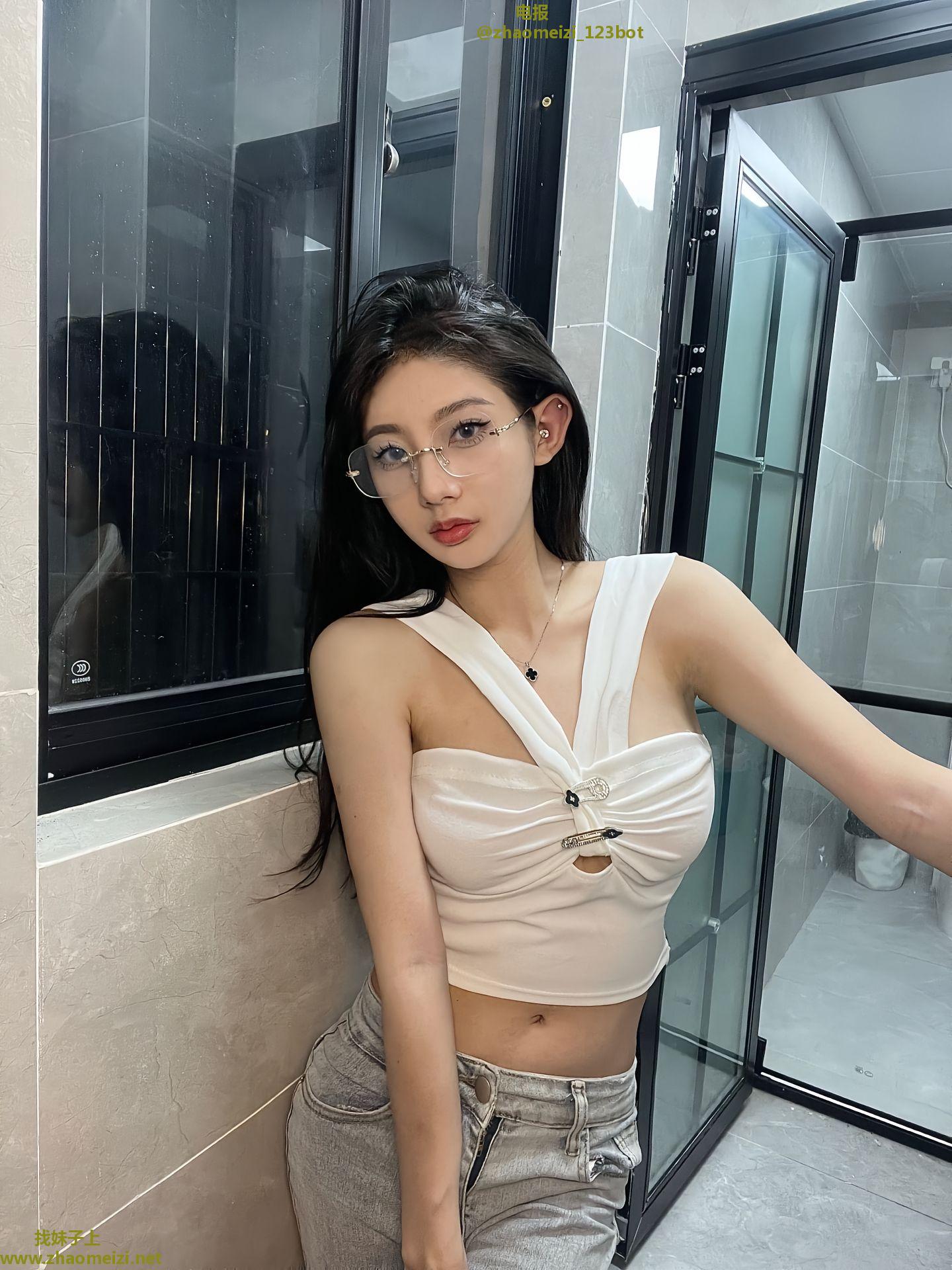 拱墅闷骚款眼镜妹