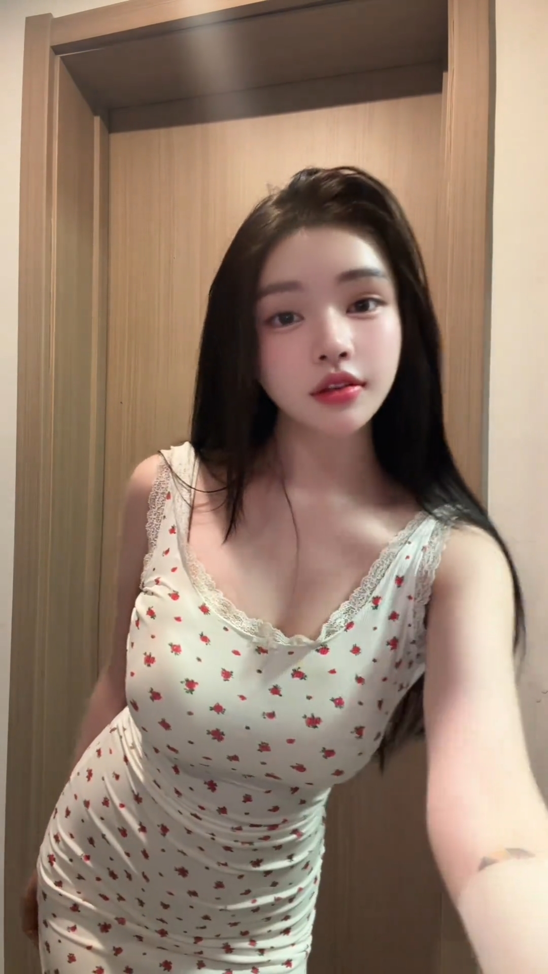 大C乳嫩妹户型一线天