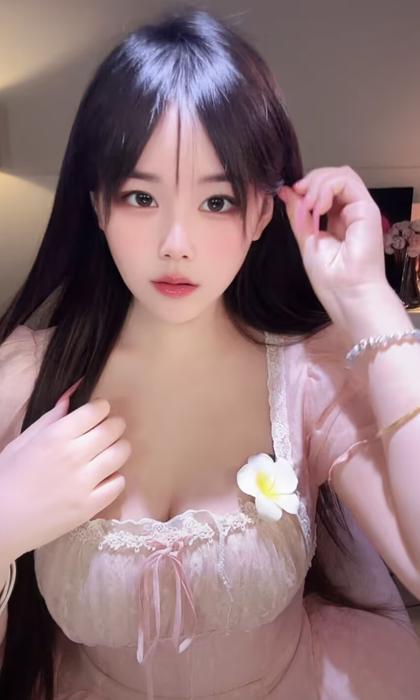 北京奶头很小掰开小穴粉色阴蒂