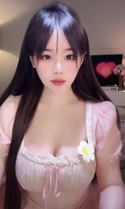 北京奶头很小掰开小穴粉色阴蒂