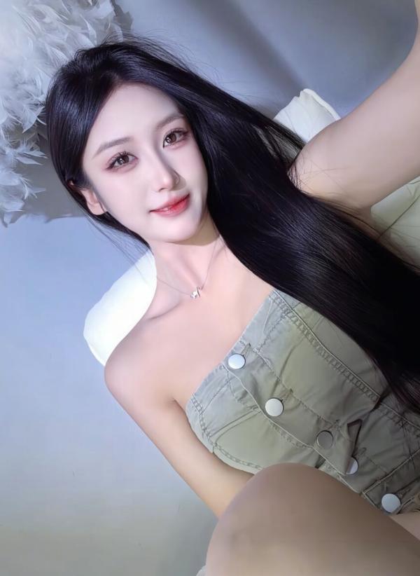 白嫩水润闷骚型女神