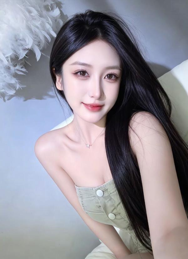 白嫩水润闷骚型女神