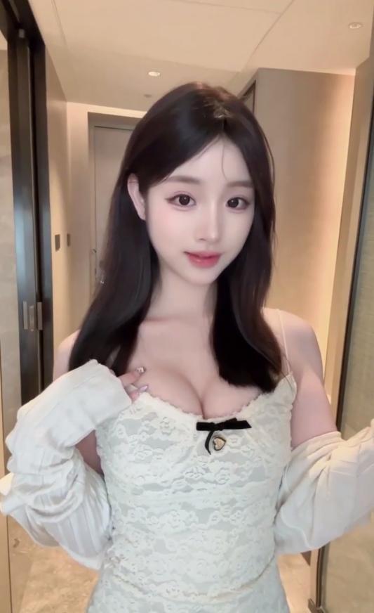 兼职小嫩妹颜值养眼迷人