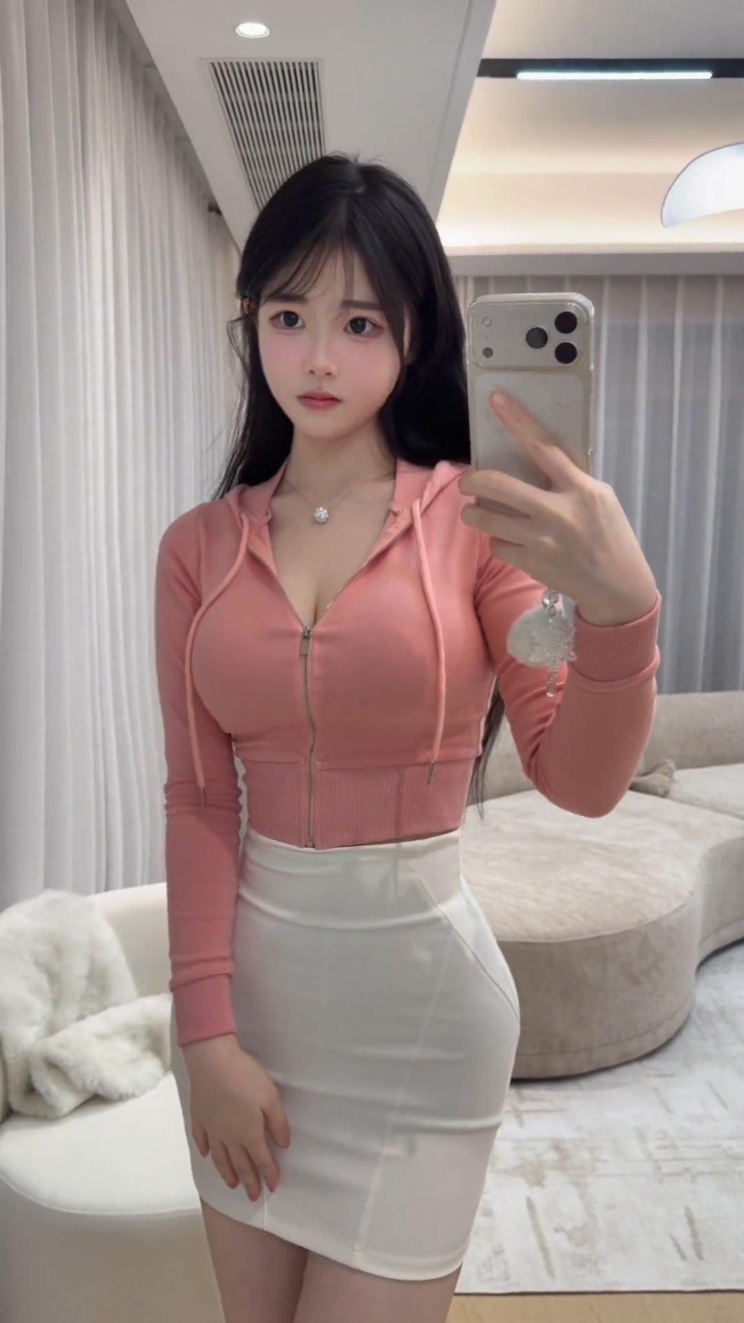 甜妹亲嘴吃奶舔逼都让玩
