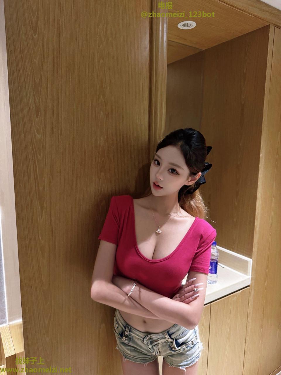 西青小辣妹身材超正