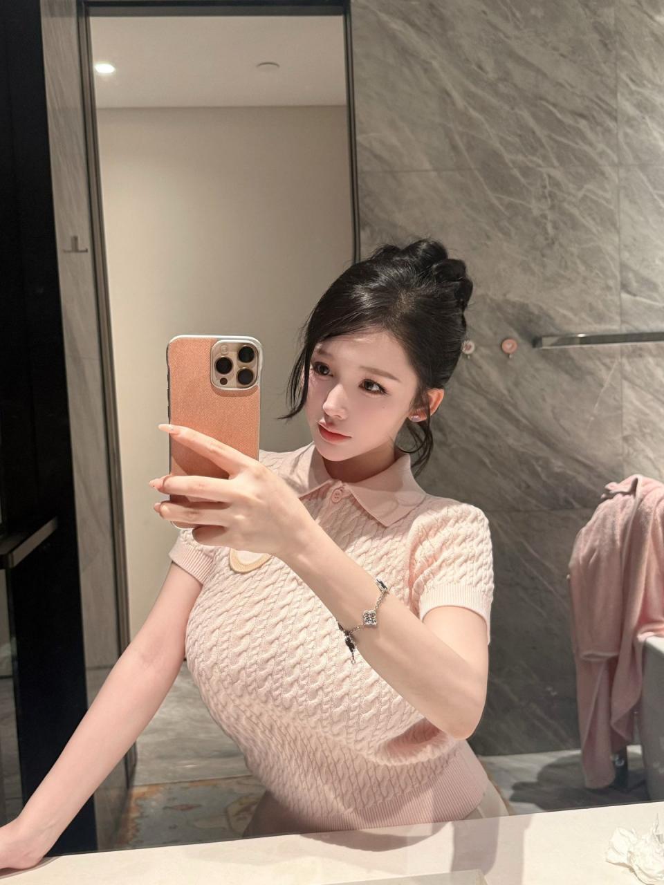 D乳佳人浴缸陪洗特别享受
